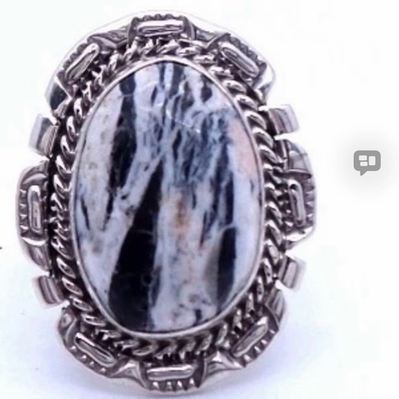 NAVAJO HANDMADE .925 STERLING SILVER WHITE BUFFALO RING - SIGNED & STAMPED. - Picture 3 of 5